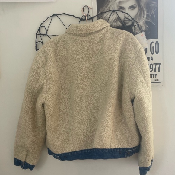 Levi’s Sherpa denim Jean jacket button down - Picture 2 of 4